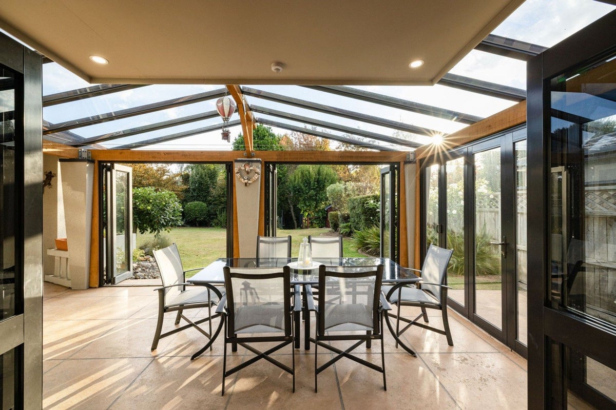 29 Keswick Crescent, Huntington, Hamilton - Carousel 2