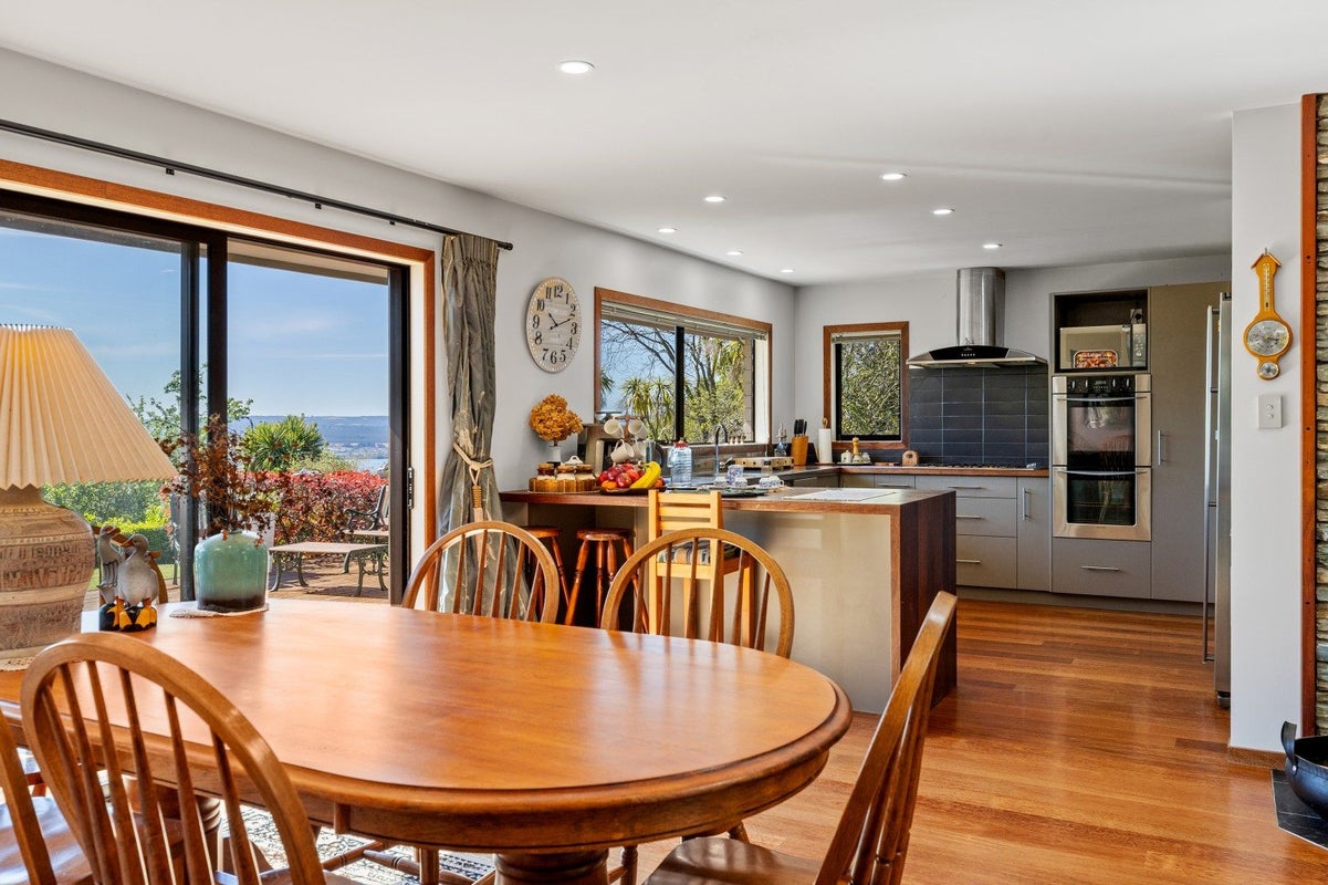 14 Glen Mohr, Acacia Bay, Taupo - Carousel 1