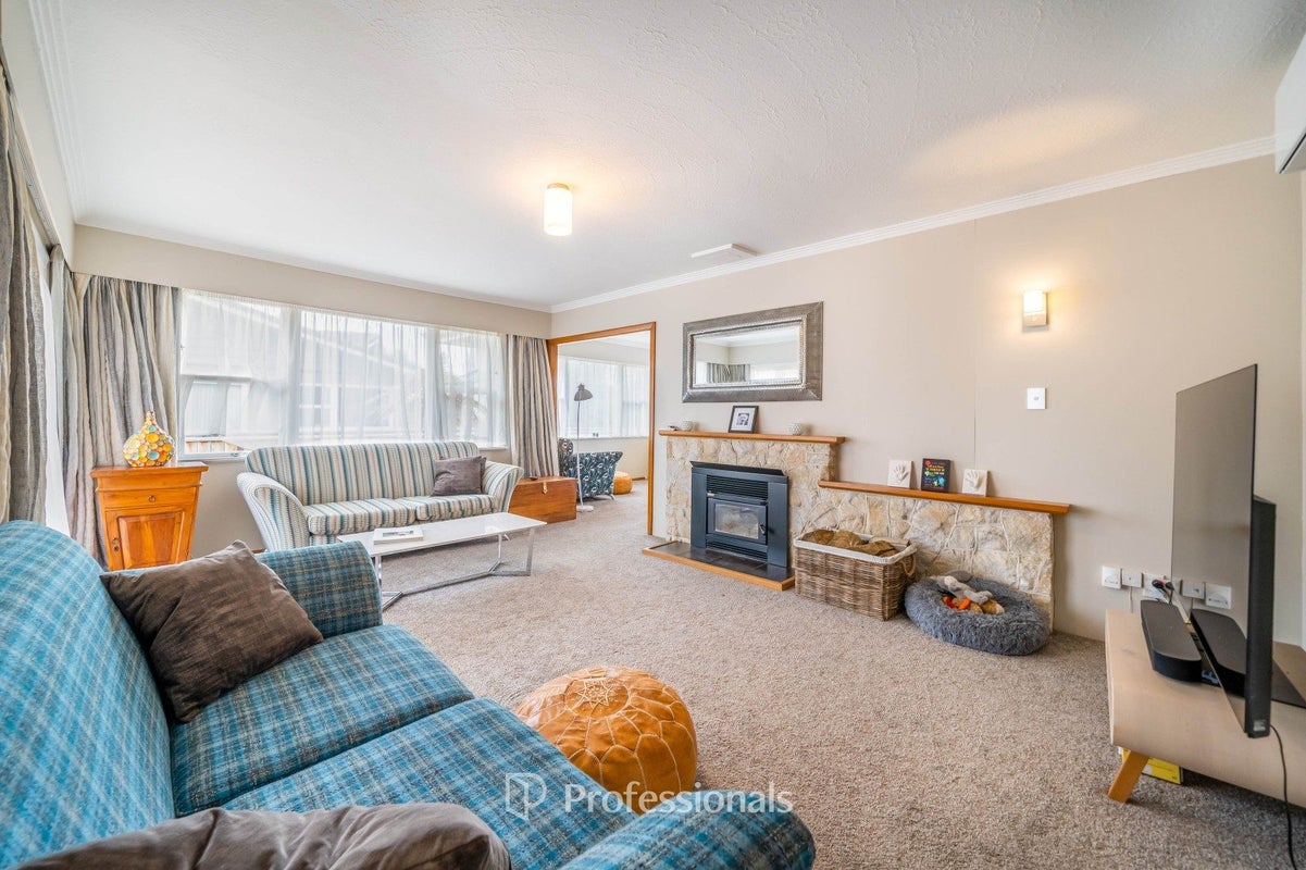 1075 Fergusson Drive, Clouston Park, Upper Hutt - Carousel 2