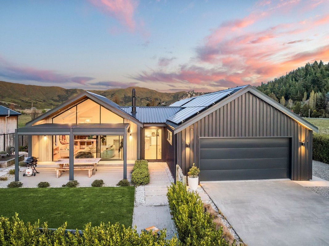 32 Cooper Crescent, Luggate, Wanaka - Carousel 1