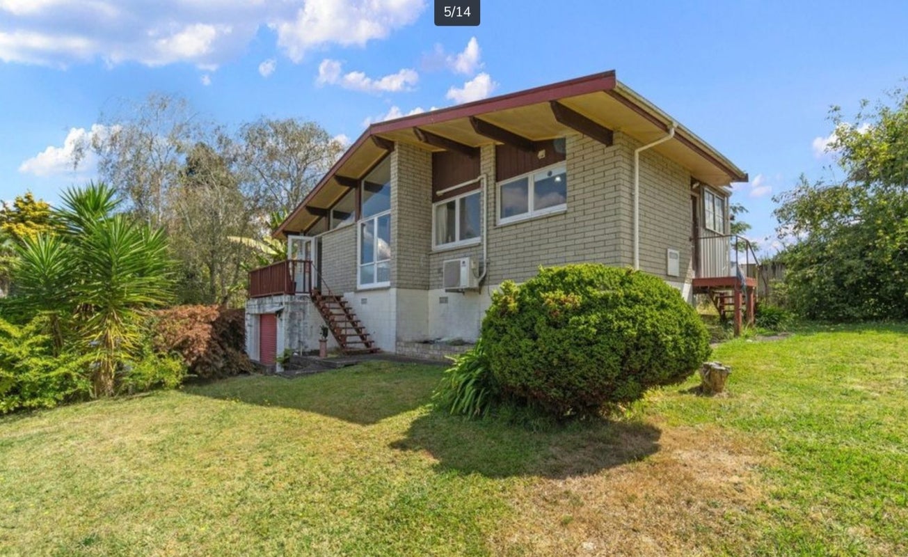 5 Joanna Place, Deanwell, Hamilton - Carousel 1