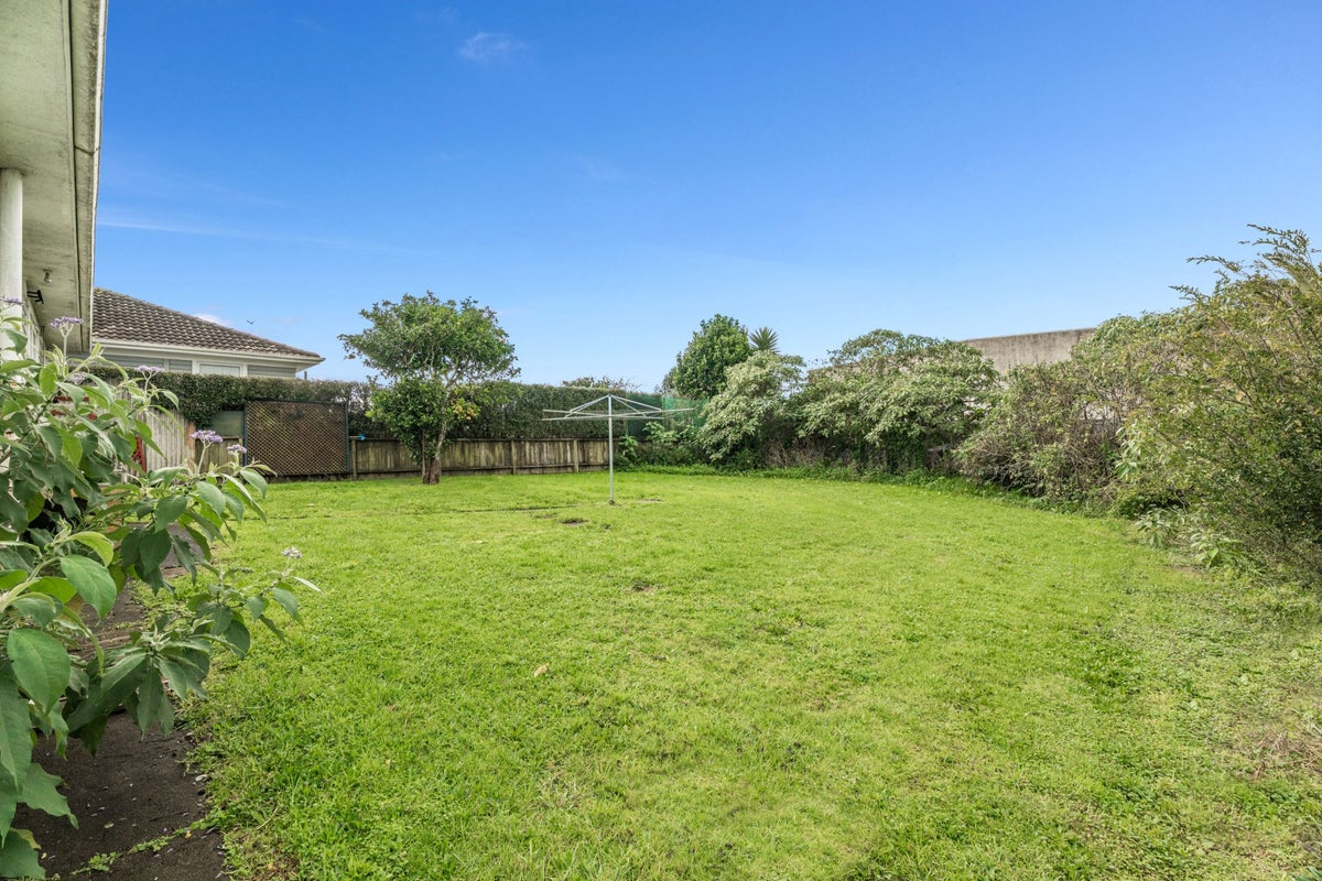 37 Featherston Crescent, Otara, Auckland - Carousel 14