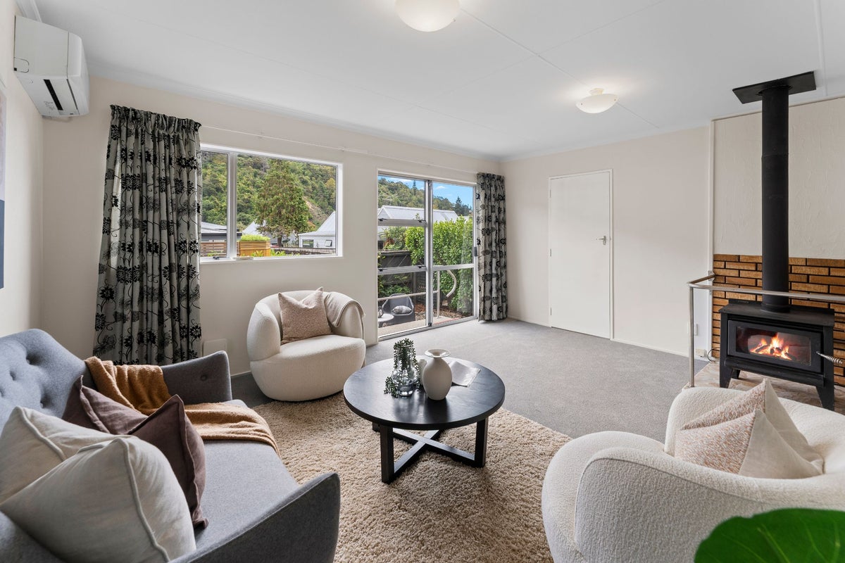 16 Hillside Lane, The Brook, Nelson - Carousel 1