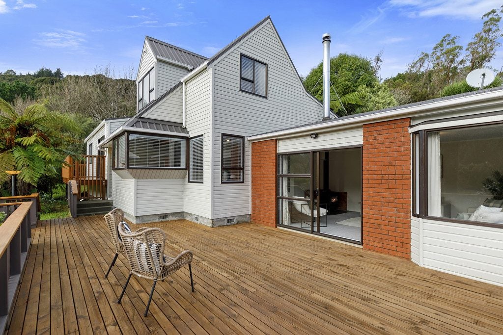136 Moores Valley Road, Wainuiomata, Lower Hutt - Carousel 2