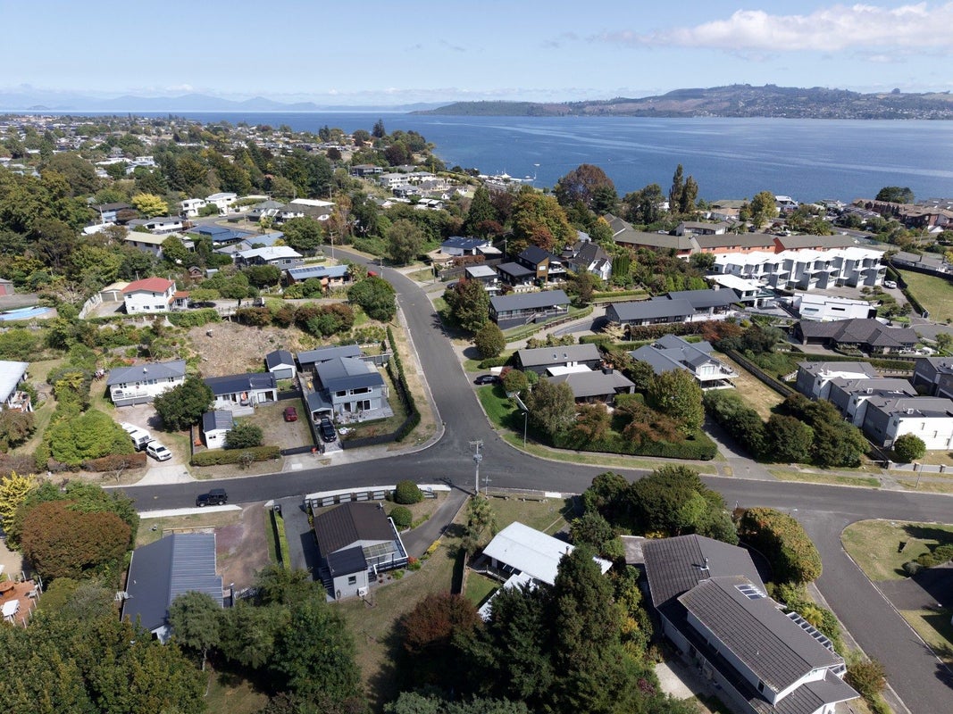 32 Tremaine Avenue, Two Mile Bay, Taupo - Carousel 17
