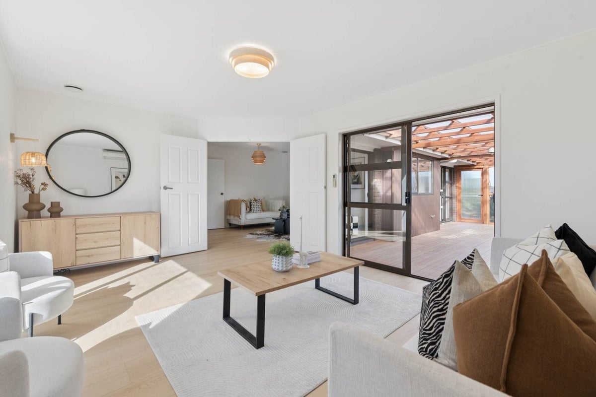 112 Mirrabooka Avenue, Botany Downs, Auckland - Carousel 1