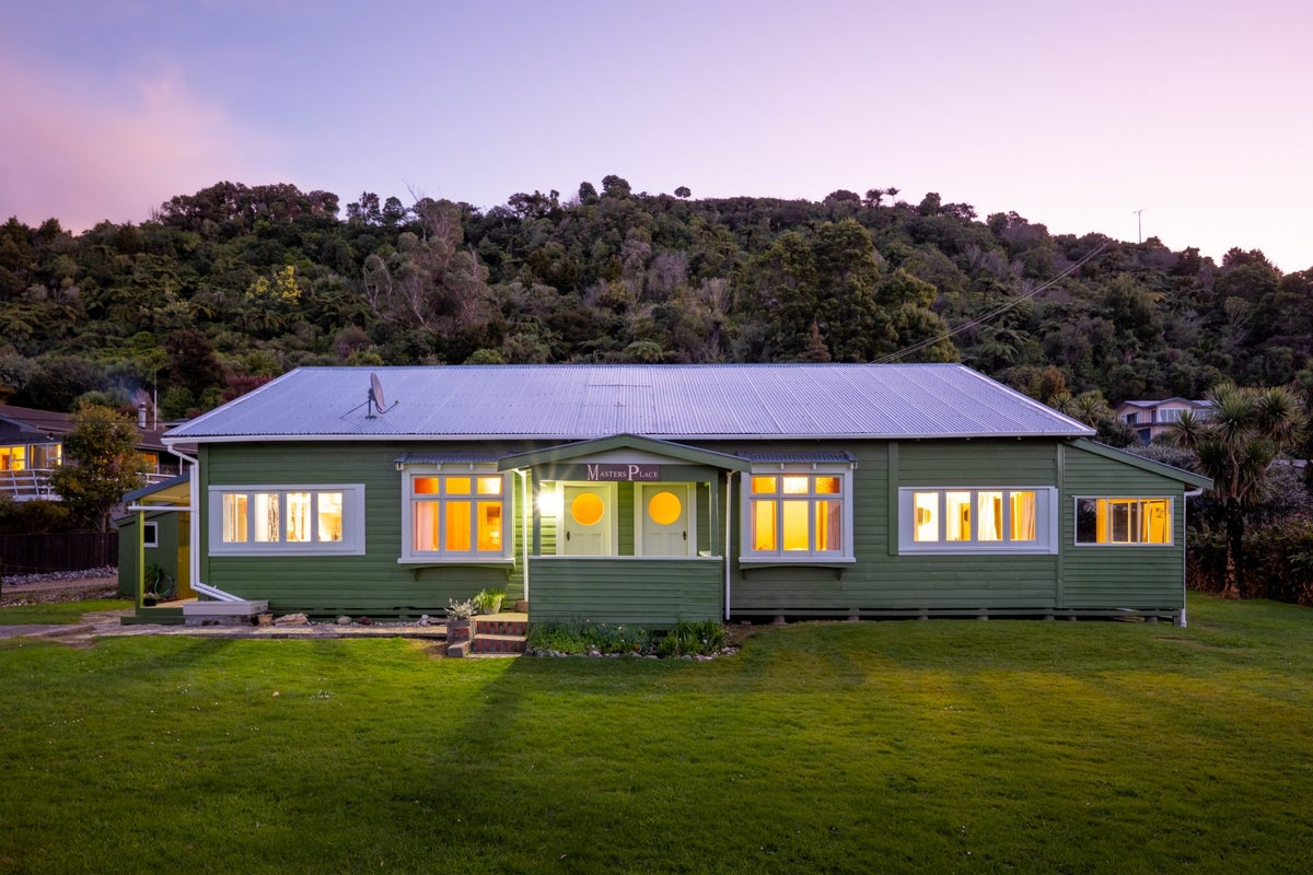 56 Beach Road, Collingwood, Collingwood - Carousel 1
