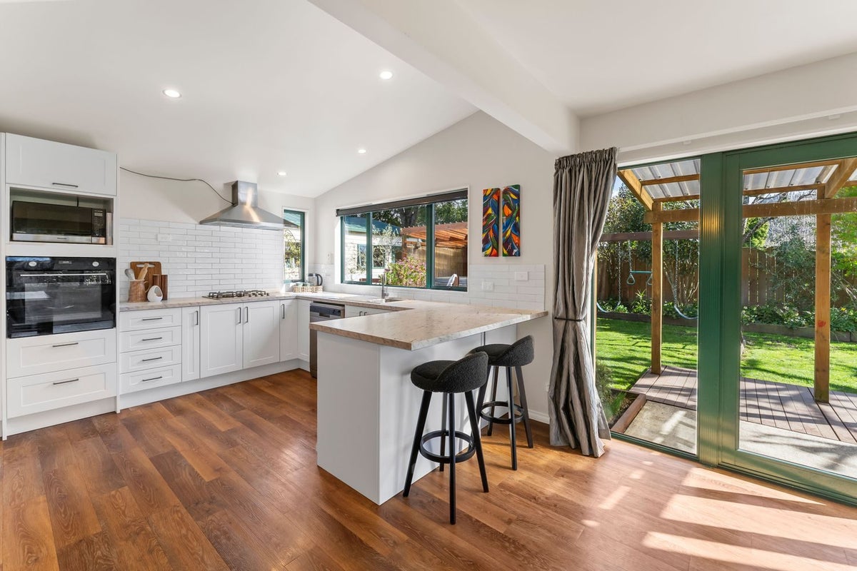 15 Bird Lane, Wakefield - Carousel 2