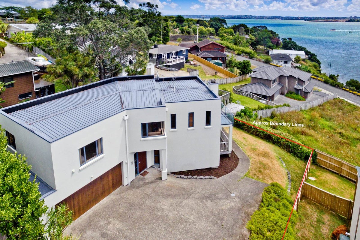 89G Island Bay Road, Beach Haven, Auckland - Carousel 1