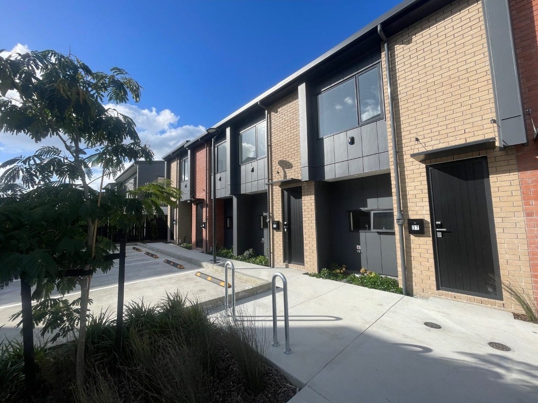 52 Parkwood Avenue, Westgate, Auckland - Carousel 1