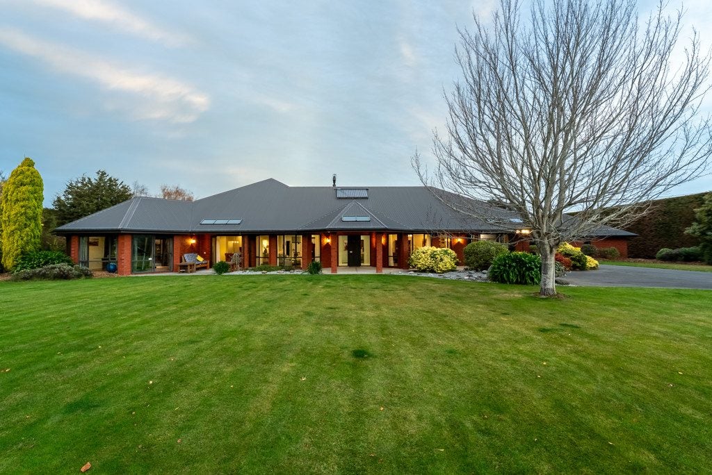 16 Knights Road, Christchurch - Carousel 2