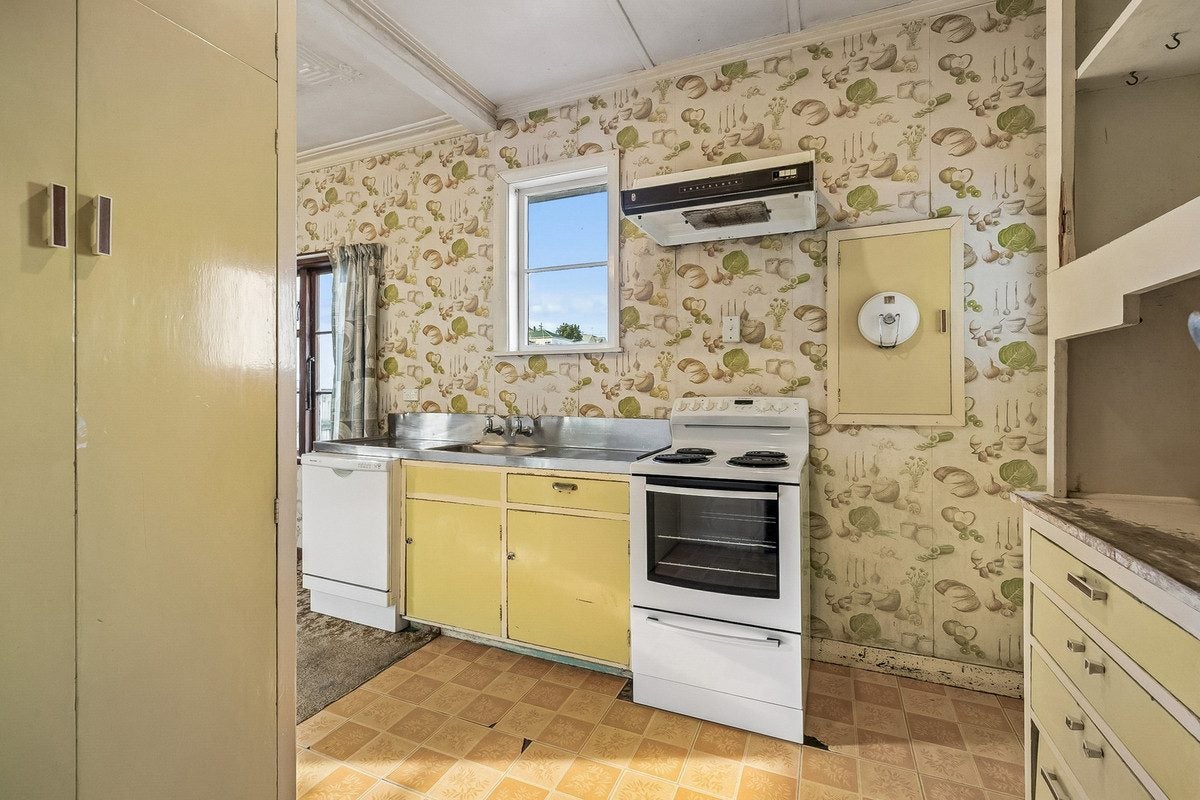 35 Glenpark Avenue, Mornington, Dunedin - Carousel 2