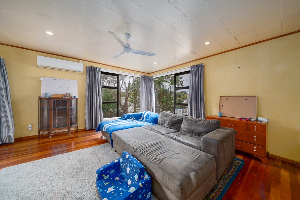 131 Dimock Street, Titahi Bay, Porirua - Carousel 2