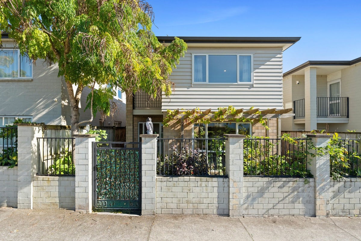 218 Murphys Road, Flat Bush, Auckland - Carousel 1