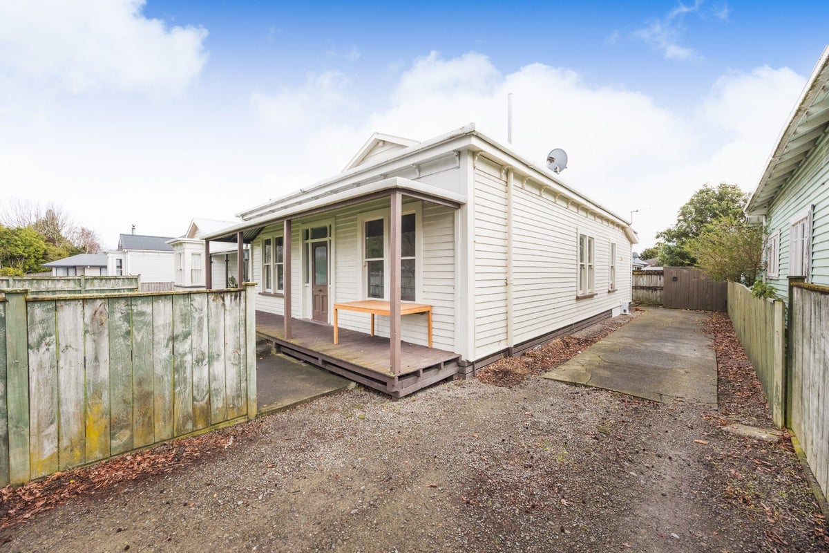527 Ferguson Street, Palmerston North, Palmerston North - Carousel 17