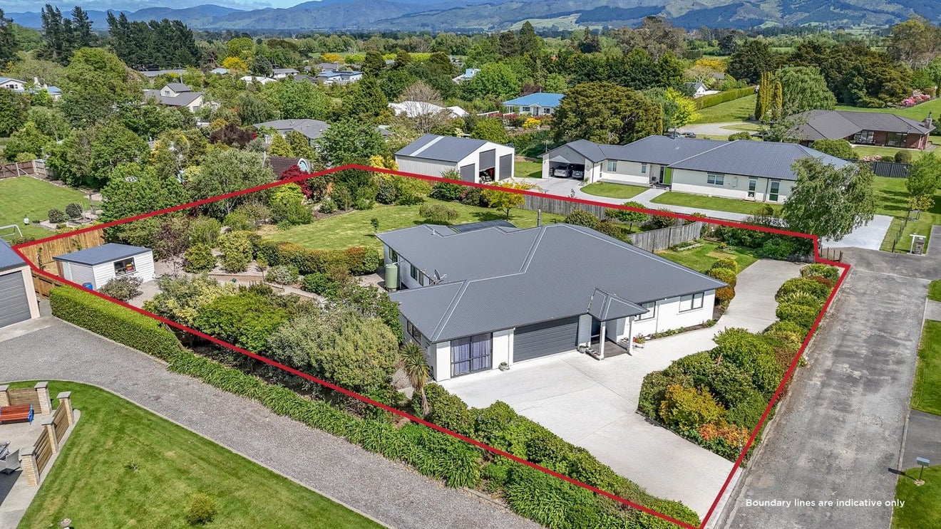 5 Camellia Lane, Carterton, Carterton - Carousel 1