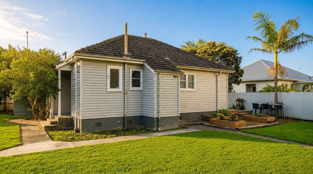 210 Wainui Road, Kaiti, Gisborne - Carousel 1