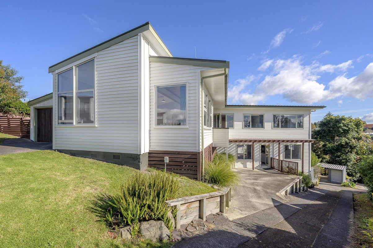 25 Landview Road, Parkvale, Tauranga - Carousel 1
