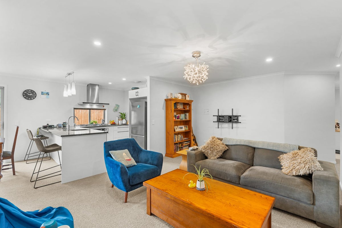 8 Foden Lane, Halswell, Christchurch - Carousel 1