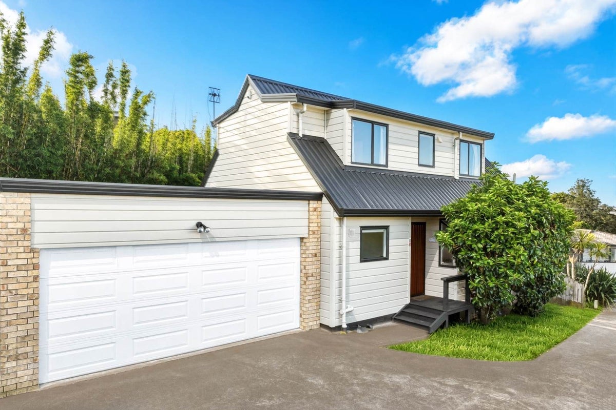2/172 Chivalry Road, Glenfield, Auckland - Carousel 1
