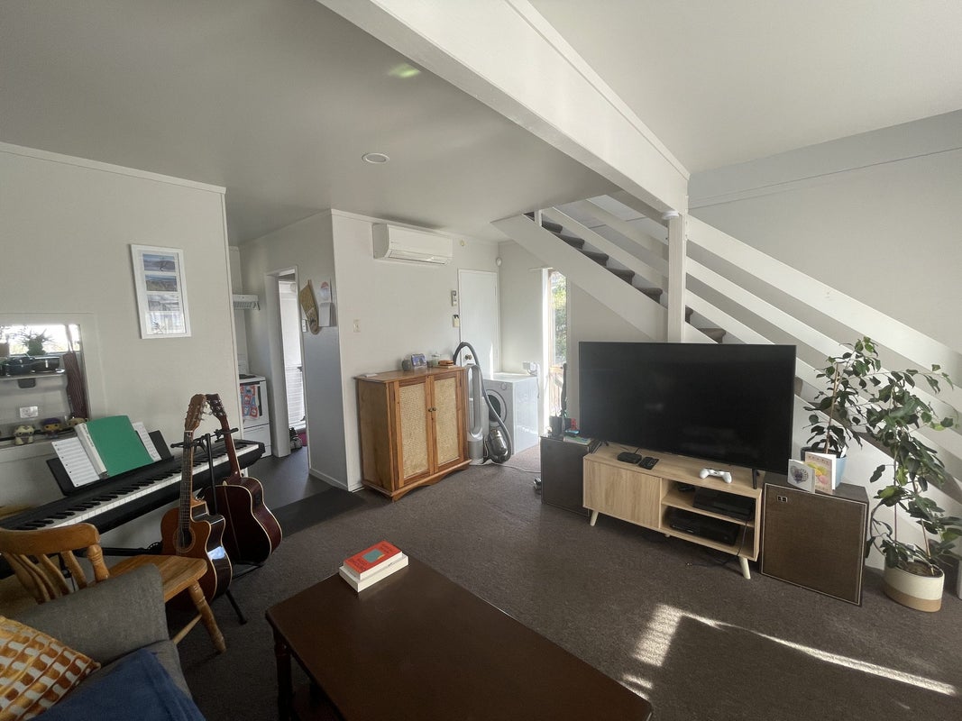 1/133 Queens Drive, Lyall Bay, Wellington - Carousel 2