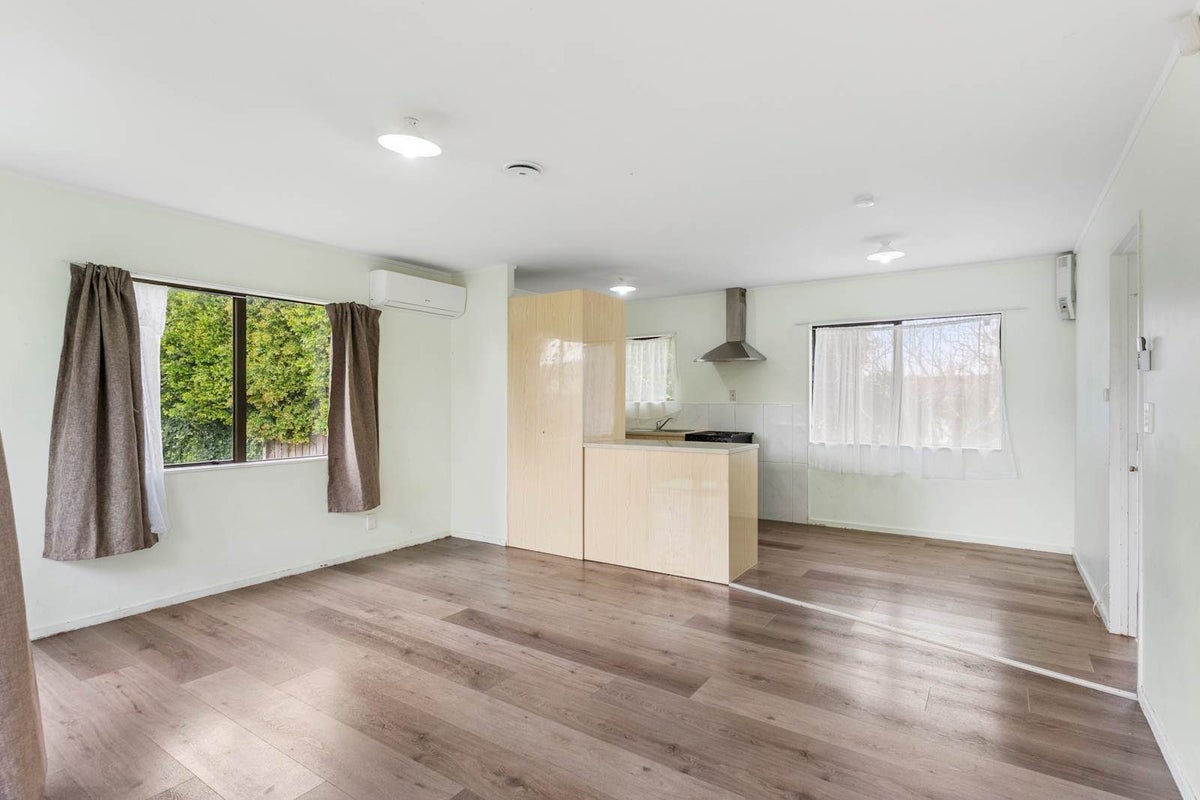 2/32 Maplesden Drive, Clendon Park, Auckland - Carousel 1