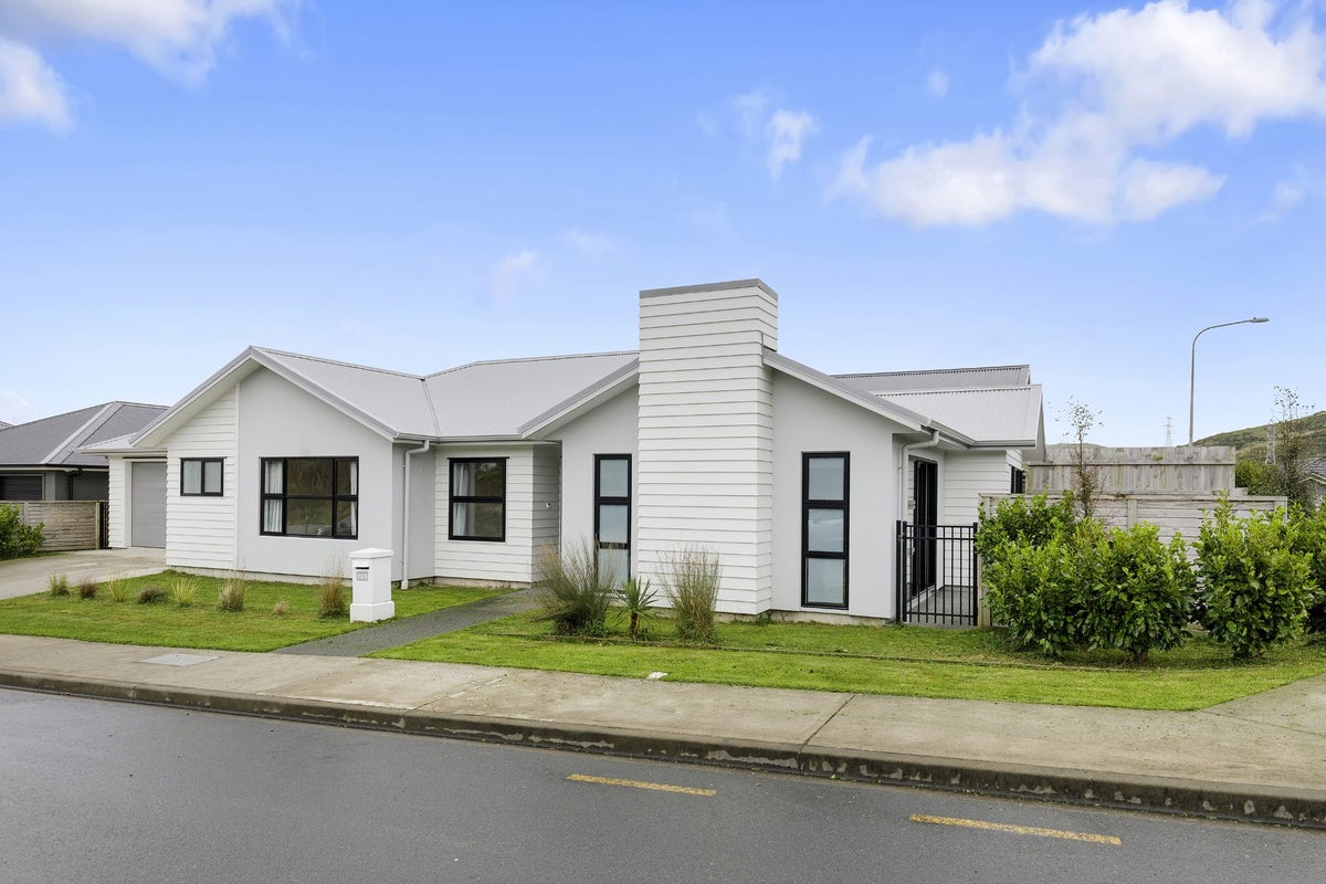 153 Waipounamu Drive, Kelson, Lower Hutt - Carousel 16