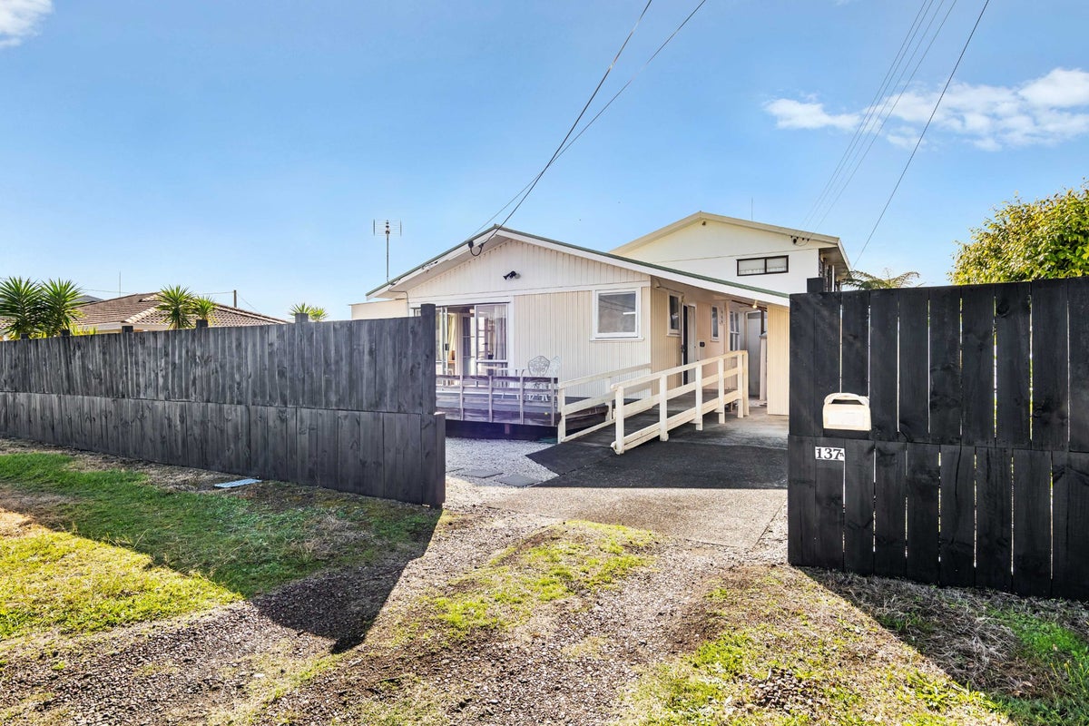 1/137 Centreway Road, Orewa, Orewa - Carousel 1