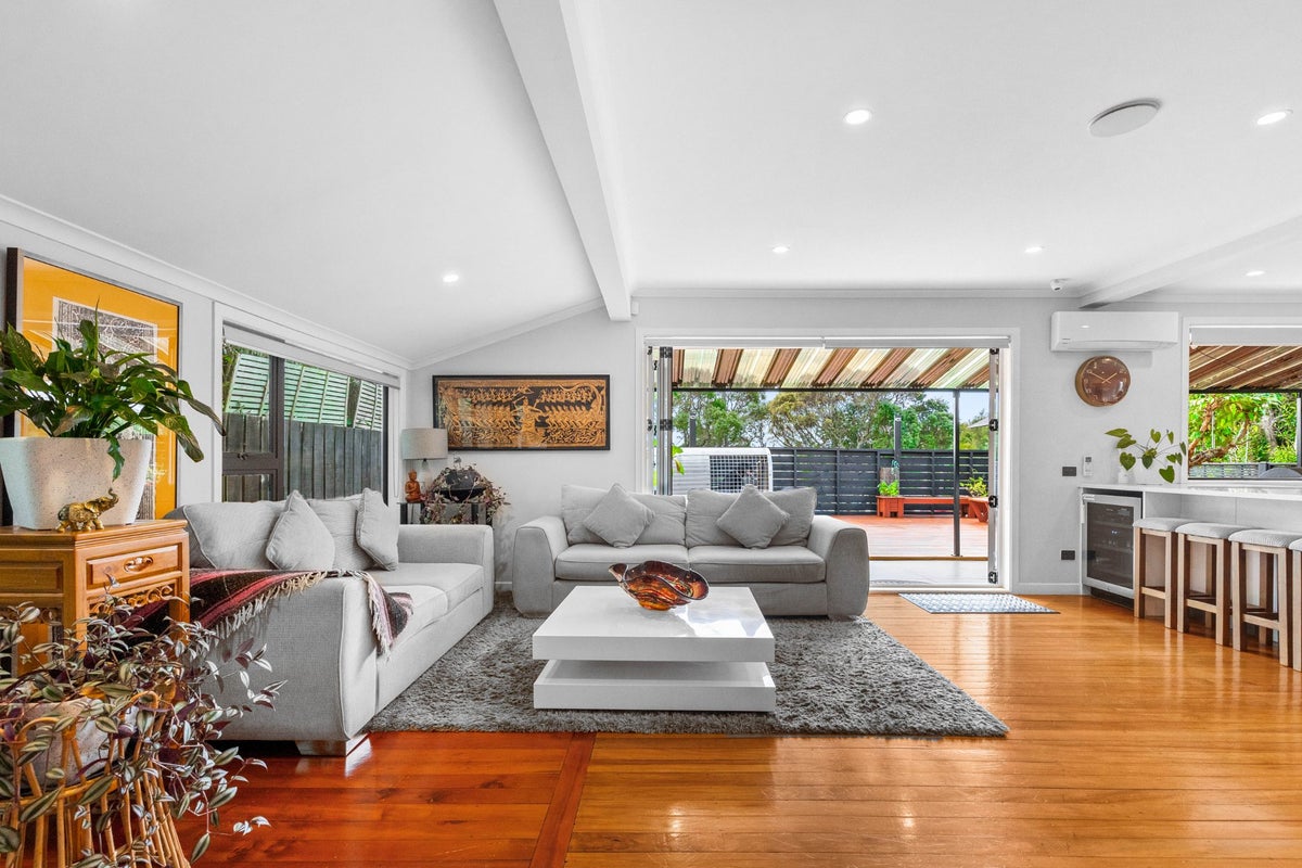9 Burnham Road, Waitakere, Auckland - Carousel 1