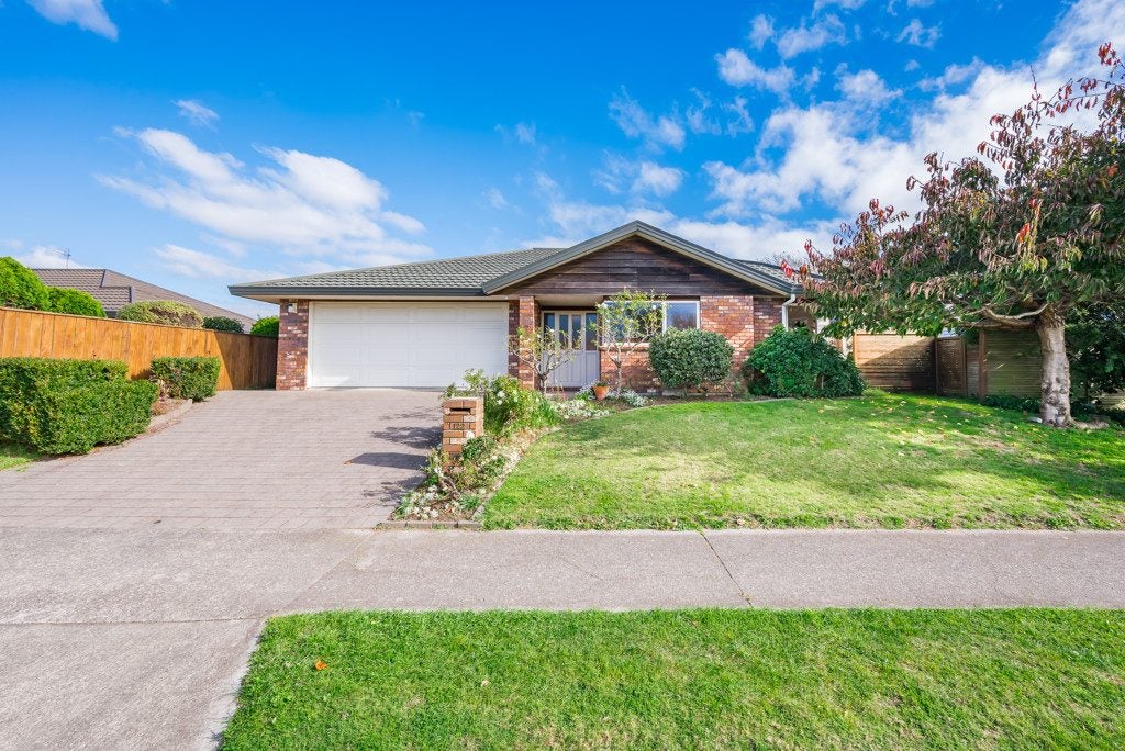 122 Guildford Drive, Paraparaumu Beach, Paraparaumu - Carousel 1