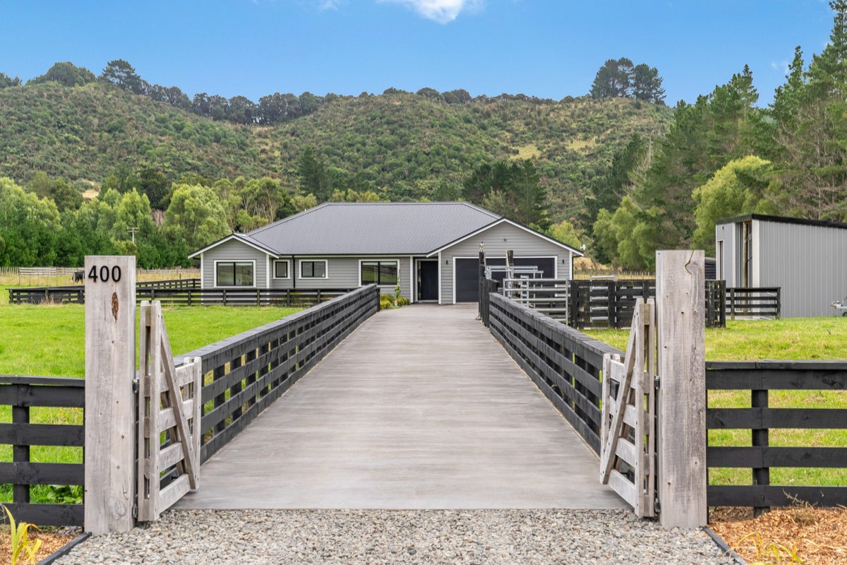 400 Katherine Mansfield Drive, Blue Mountains, Upper Hutt - Carousel 1