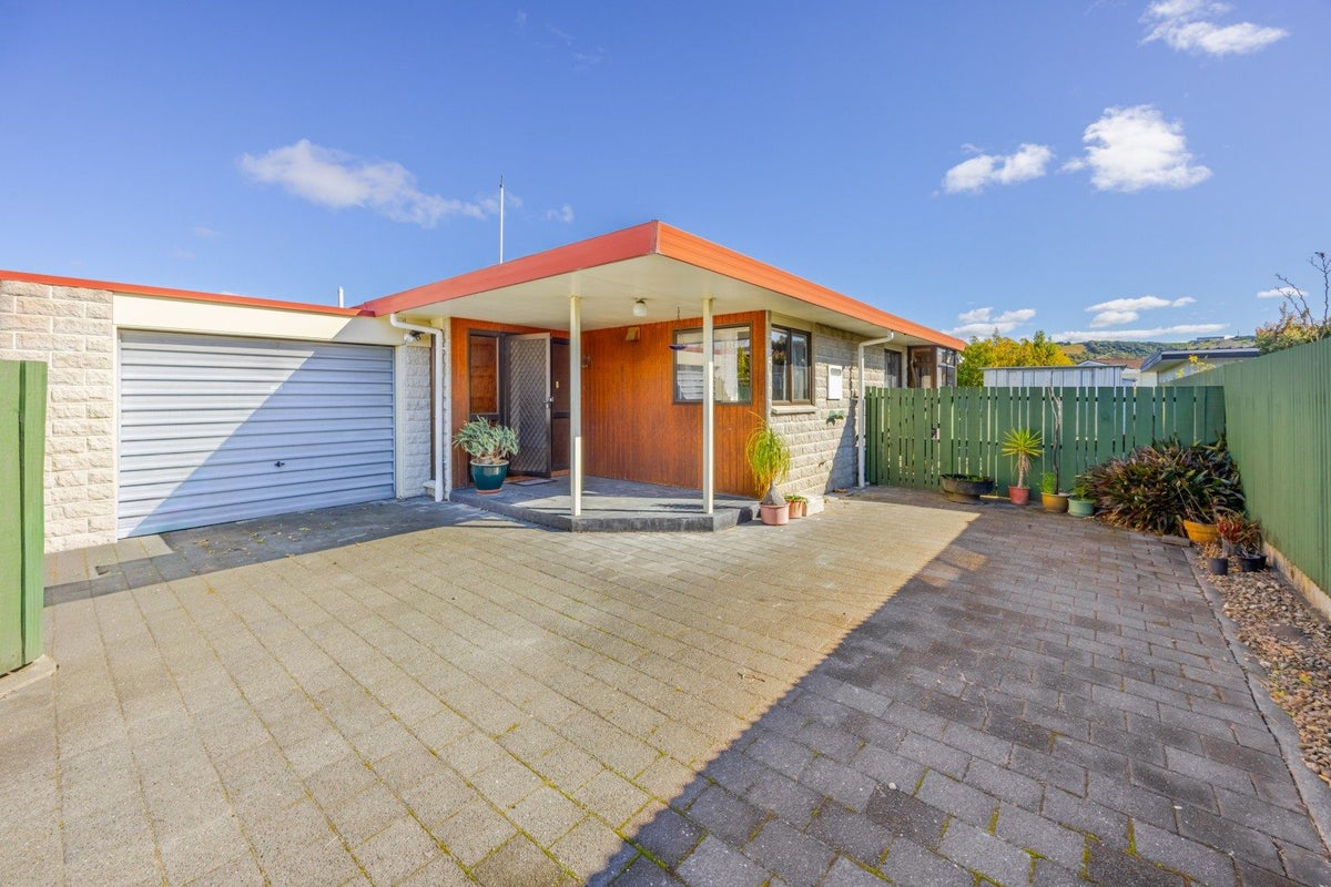 2/407 Gloucester Street, Taradale, Napier - Carousel 1