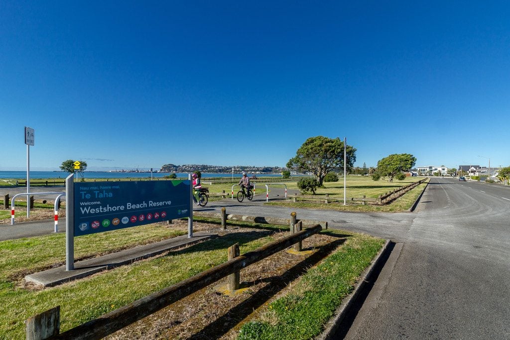 3A The Esplanade, Westshore, Napier - Carousel 16