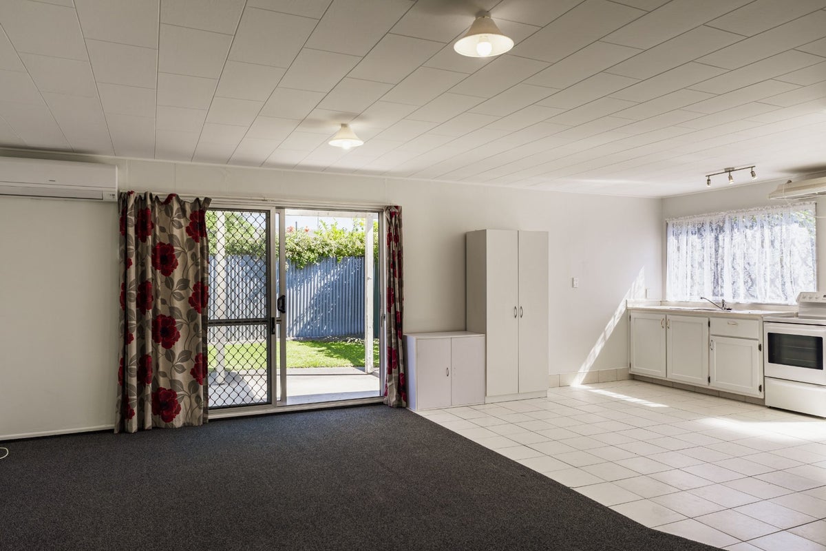 8 Winchester Place, Tamatea, Napier - Carousel 2