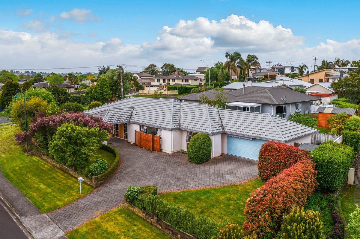 1 Bramley Drive, Rototuna, Hamilton - Carousel 1