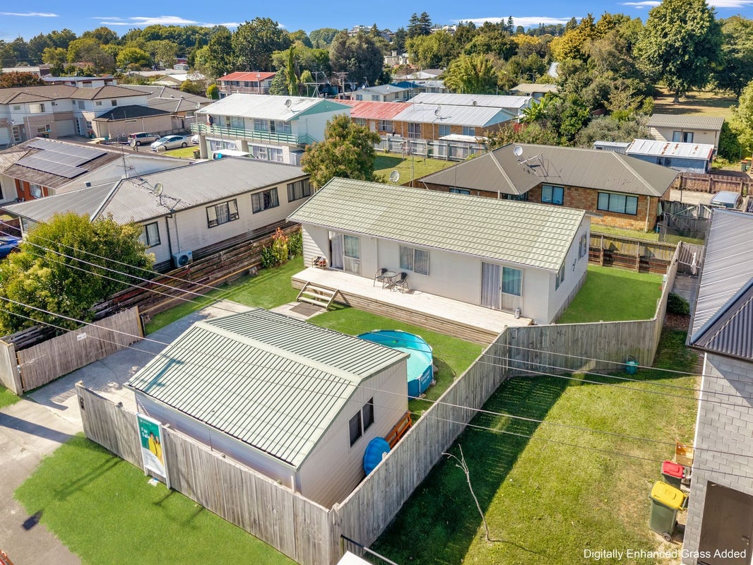 39 May Street, Hamilton East, Hamilton - Carousel 1