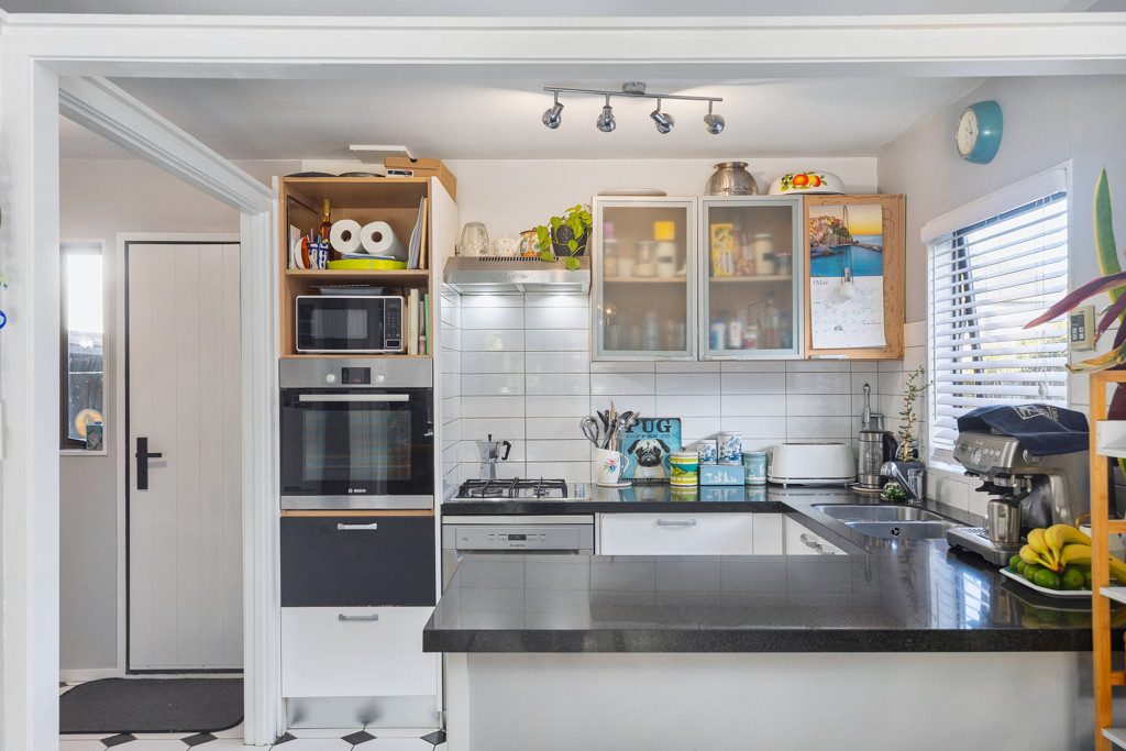 1/98 Owairaka Avenue, Owairaka, Auckland - Carousel 2