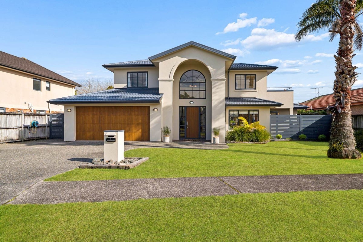 11 Piriti Drive, Te Atatu Peninsula, Auckland - Carousel 1