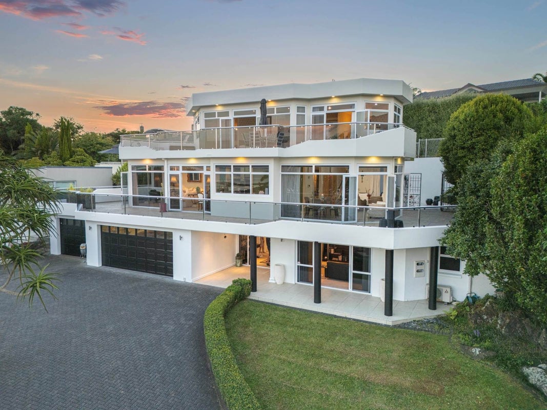 34 Ferntree Terrace, West Harbour, Auckland - Carousel 1