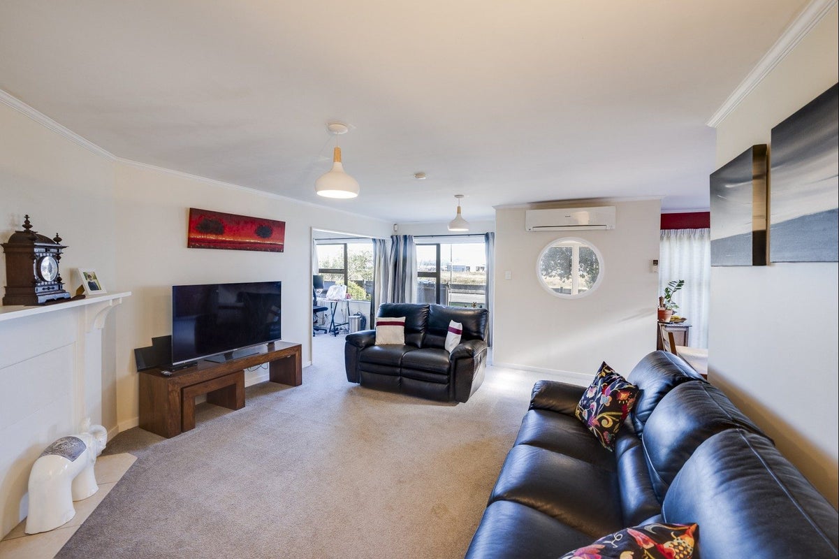 17 Pukeko Place, Westshore, Napier - Carousel 2
