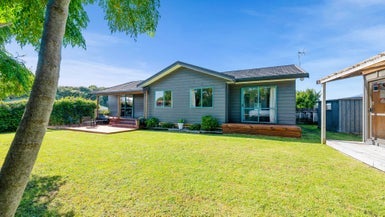 28B Poplar Grove, Whalers Gate, New Plymouth - Carousel 1