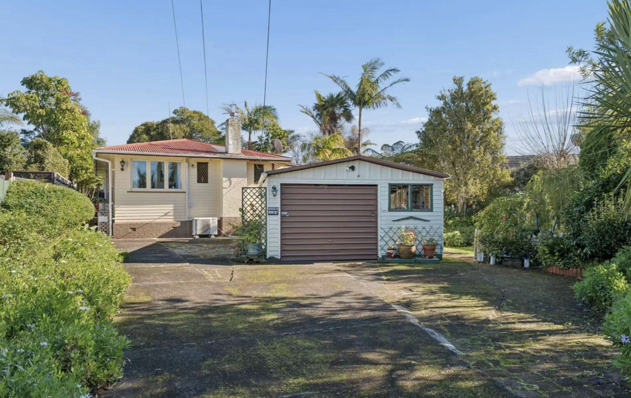 13 Ward Crescent, Te Atatu Peninsula, Auckland - Carousel 1