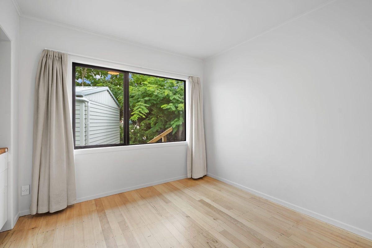 19 South Road, Waipu - Carousel 24