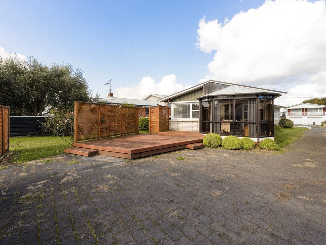 9 Patrick Place, Fitzroy, Hamilton - Carousel 1