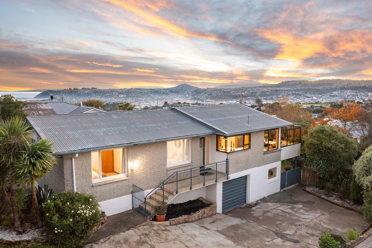 239 Highcliff Road, Shiel Hill, Dunedin - Carousel 1