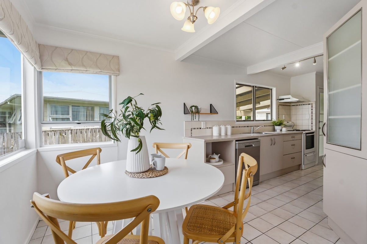 9 Paramount Parade, Tikipunga, Whangarei - Carousel 1