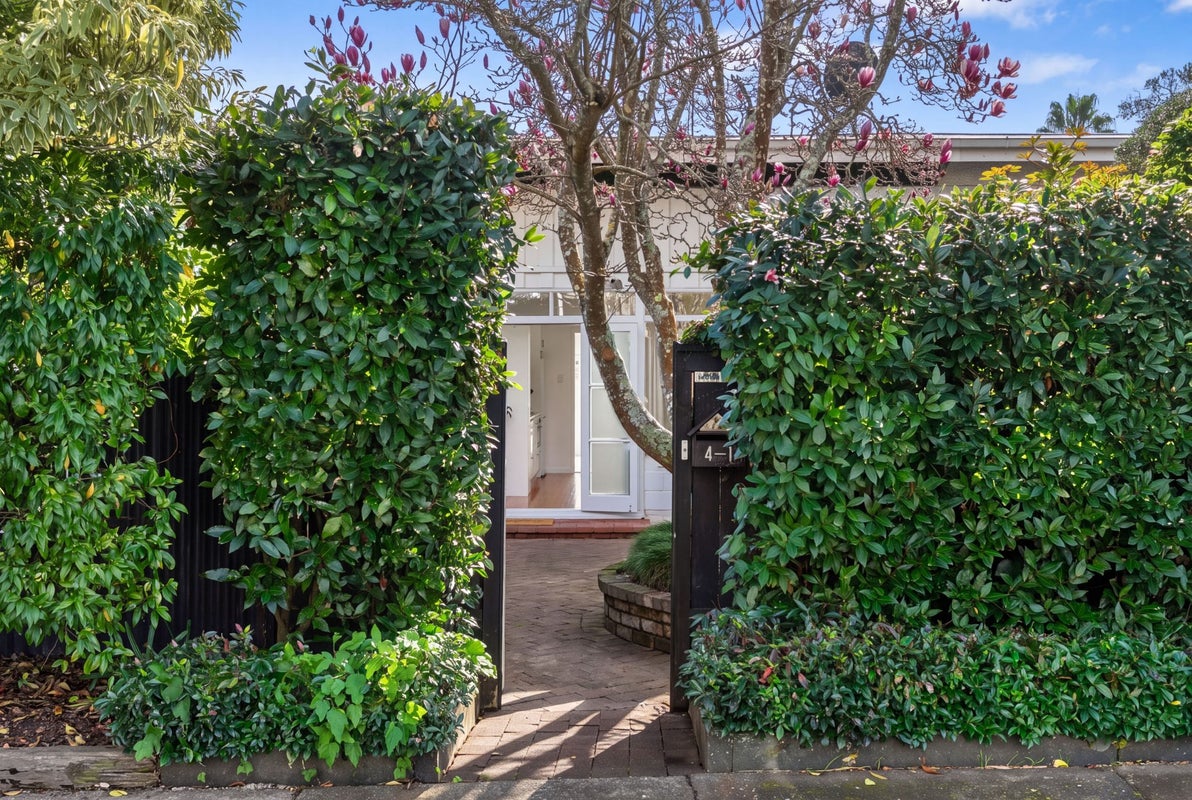 4/1 Saratoga Avenue, Herne Bay, Auckland - Carousel 1