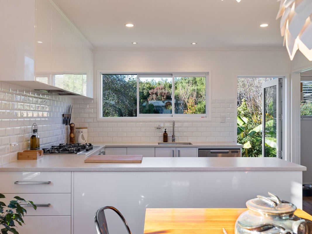 41 Rosedale Crescent, Cloverlea, Palmerston North - Carousel 2