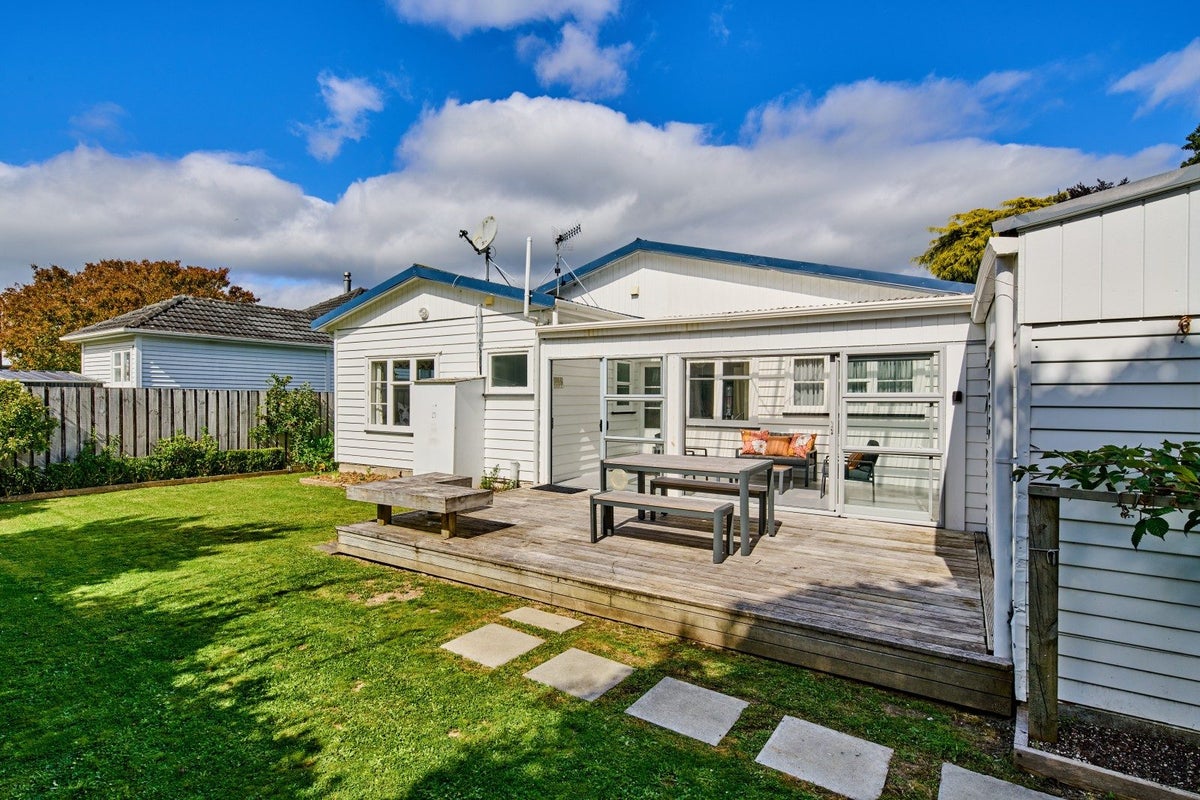 10 Bentinck Street, Wallaceville, Upper Hutt - Carousel 1