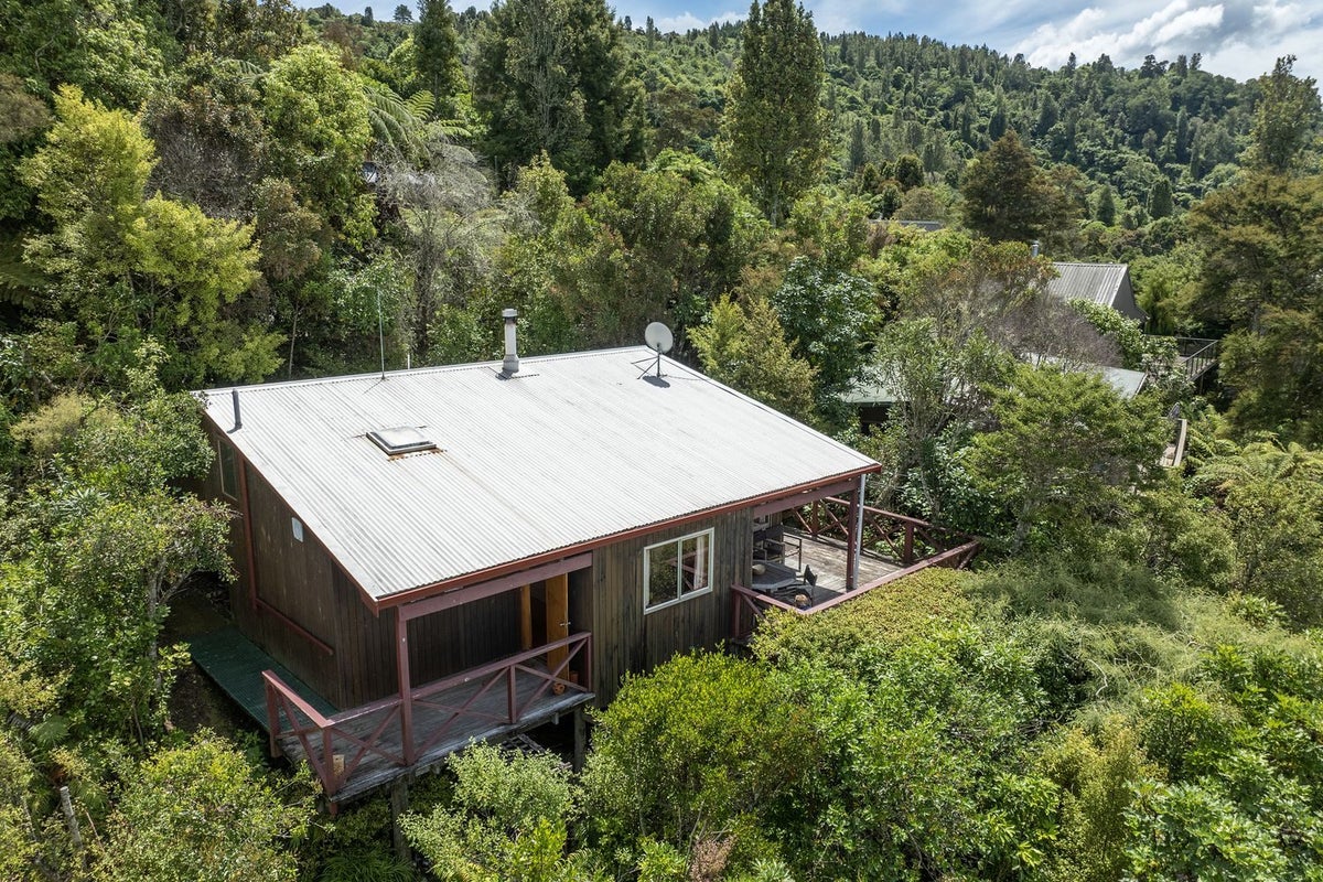 33 Hauraki Terrace, Pukawa Bay, Turangi - Carousel 1